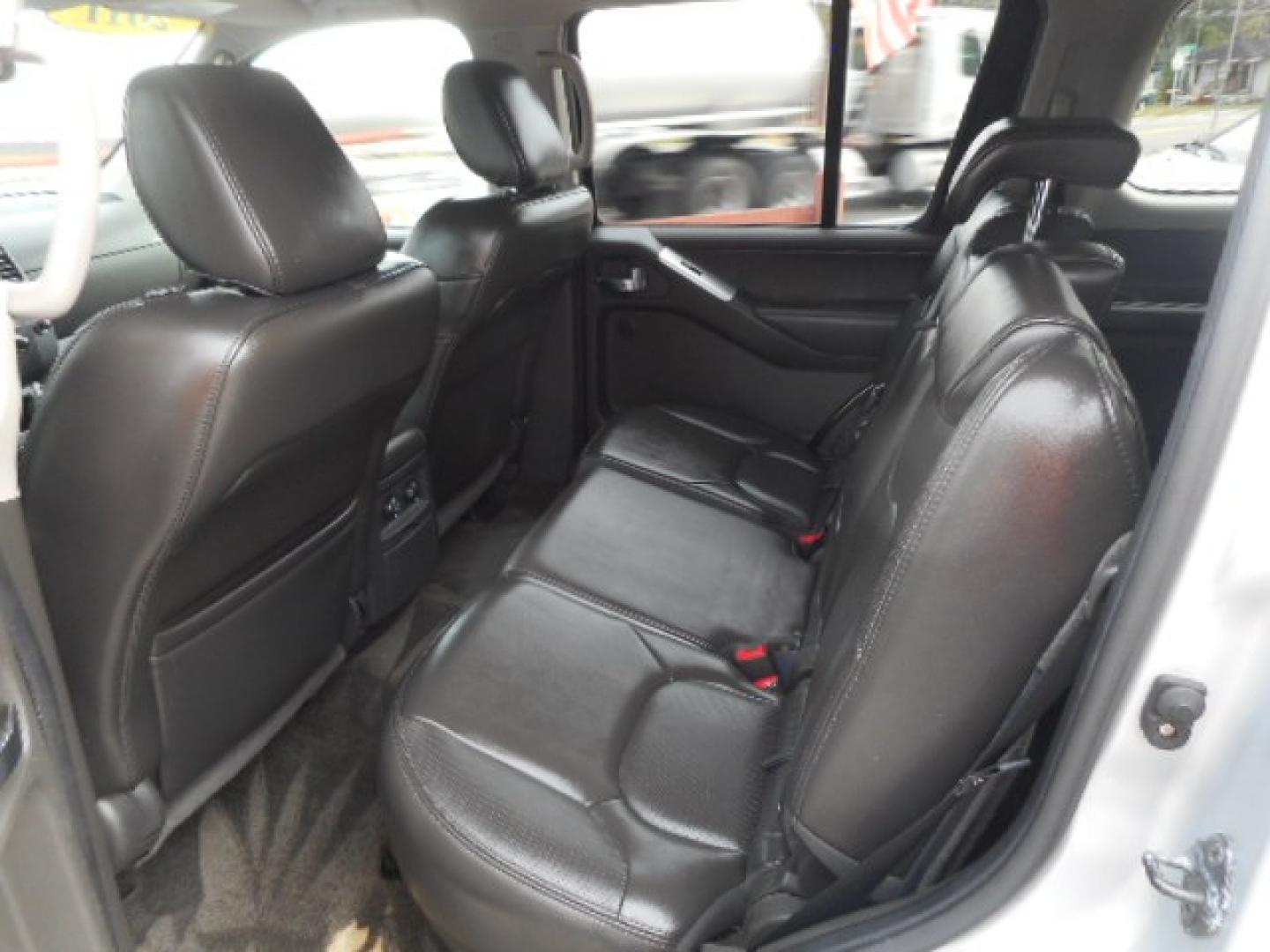 2011 SILVER NISSAN PATHFINDER S; LE; SV (5N1AR1NB2BC) , located at 1200 Cassat Avenue, Jacksonville, FL, 32205, (904) 695-1885, 30.302404, -81.731033 - Photo#4